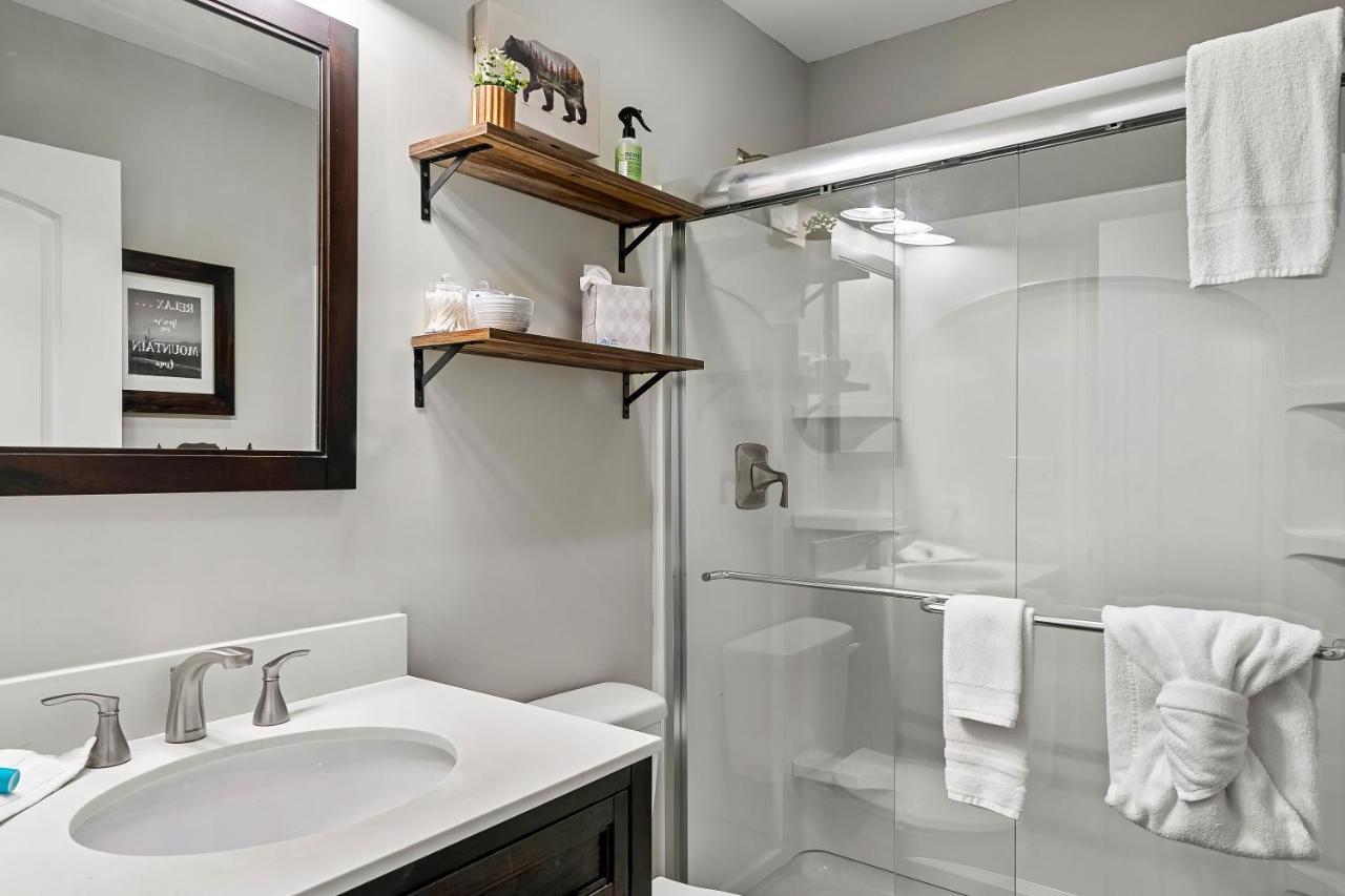 Villa Modern Pigeon Forge Gem Near Dollywood, Gatlinburg & Smokies - 2 Mins To Pkwy & Strip, Hot Tub, Fire Pit, Cable, Hi-Speed Wifi Exterior foto