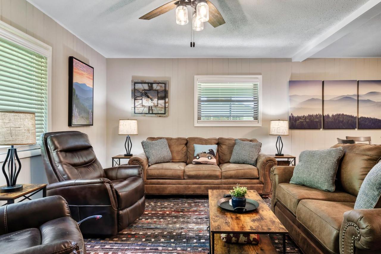 Villa Modern Pigeon Forge Gem Near Dollywood, Gatlinburg & Smokies - 2 Mins To Pkwy & Strip, Hot Tub, Fire Pit, Cable, Hi-Speed Wifi Exterior foto