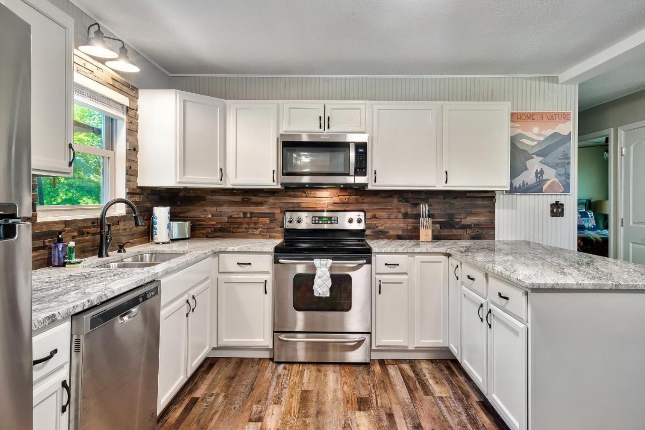Villa Modern Pigeon Forge Gem Near Dollywood, Gatlinburg & Smokies - 2 Mins To Pkwy & Strip, Hot Tub, Fire Pit, Cable, Hi-Speed Wifi Exterior foto