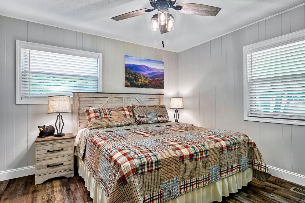 Villa Modern Pigeon Forge Gem Near Dollywood, Gatlinburg & Smokies - 2 Mins To Pkwy & Strip, Hot Tub, Fire Pit, Cable, Hi-Speed Wifi Exterior foto